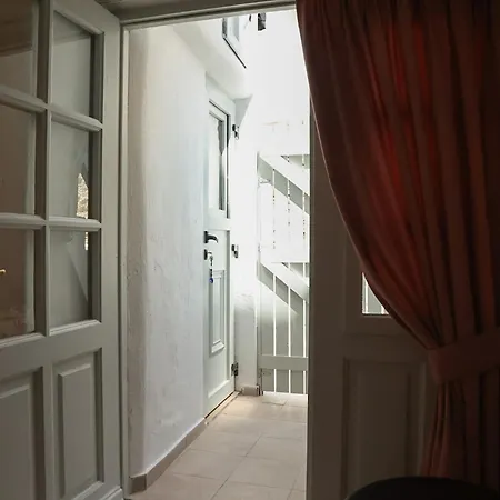 Town Apartment *